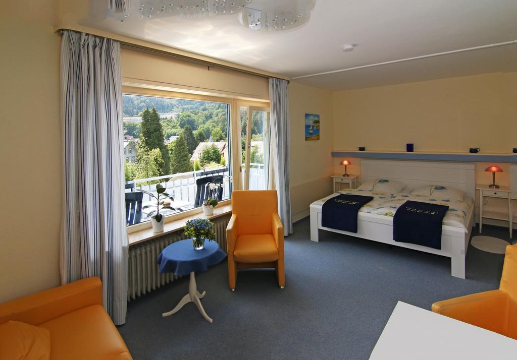 Hotel Sonnenhof Garni Bad Herrenalb Habitación foto